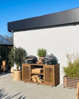 Luksus Grillbord med Dobbelt Gasflaskeskjuler | Brune traller | 65.5 cm / Med Topplade / 215 cm