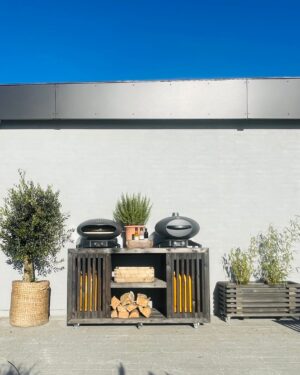 Luksus Grillbord med Dobbelt Gasflaskeskjuler | Sorte traller | 65.5 cm / Med Topplade / 160 cm
