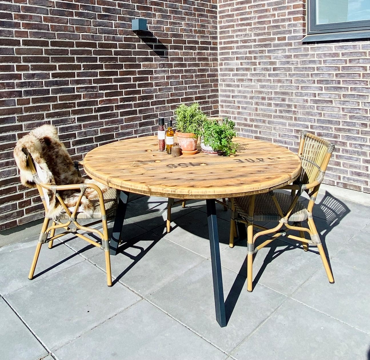 Havebord af Kabeltromle | Sort Stålstel | Ø110 / Udendørs Olie