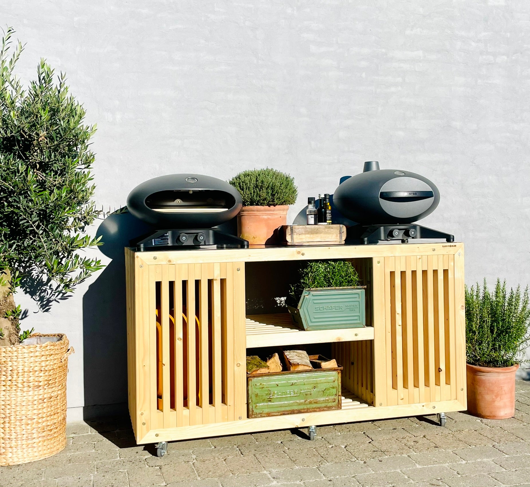 Luksus Grillbord med Dobbelt Gasflaskeskjuler | Nye traller | 52.5 cm / Med Topplade / 137 cm