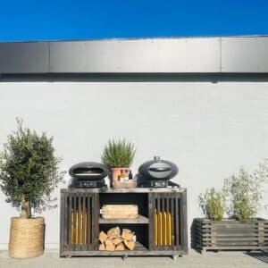 Luksus Grillbord med Dobbelt Gasflaskeskjuler | Sorte traller | 65.5 cm / Med Topplade / 137 cm