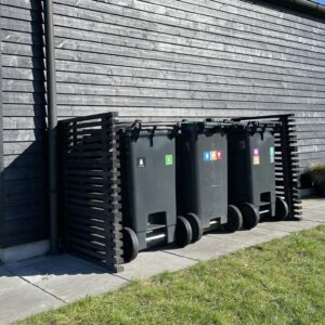 Skraldespandsskjuler af Traller | Brune Traller
